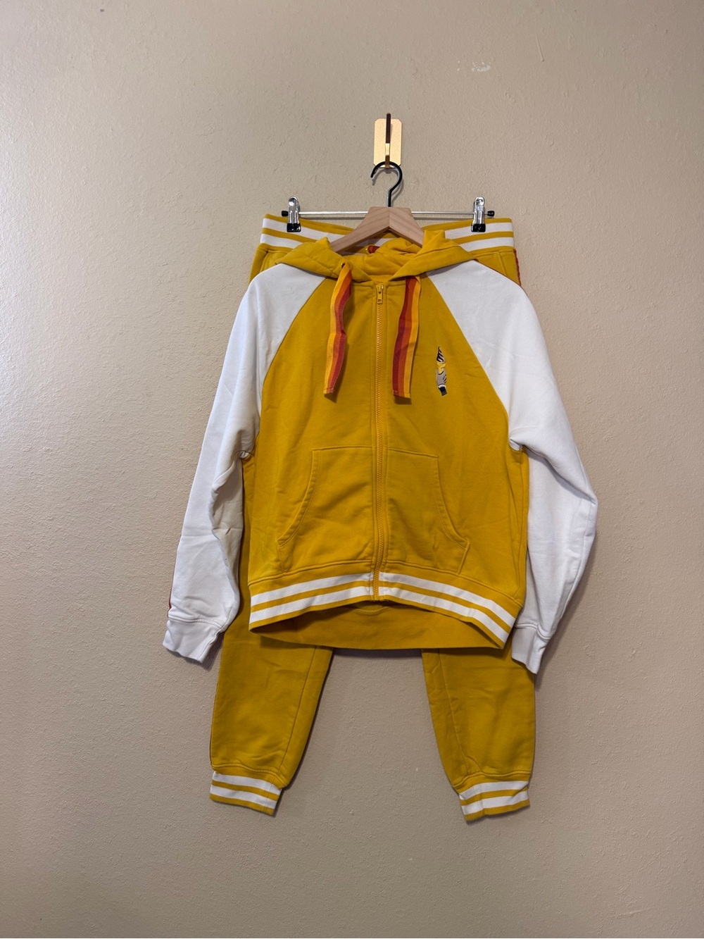 Disney Cruise Line Yellow Minnie Mouse Sweatsuit Set Size Large